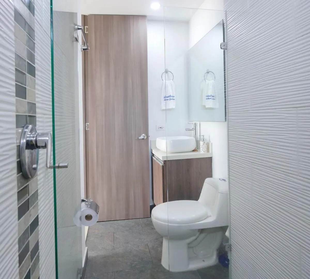 Апартаменты Luxury Air Conditioning Near Laureles Медельин Колумбия